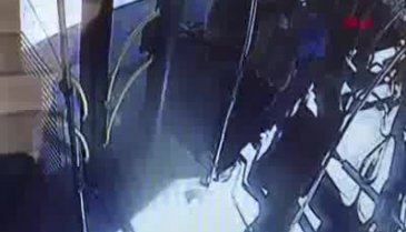 Otobüste bıçaklı dehşet kamerada