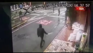 Güpegündüz kapkaç dehşeti kamerada