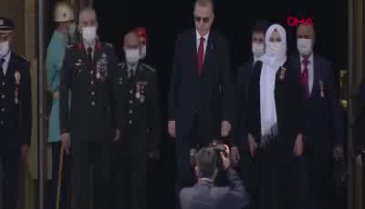 Cumhurbaşkanı Erdoğan'dan Şehitler Anıtı'na ziyaret
