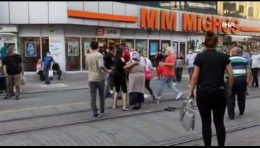 Boşandığı kocasının yeni eşini yolda görünce saldırdı
