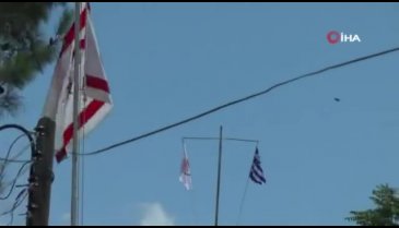 Lefkoşa'da GKRY'nin kapattığı sınır kapılarının açılması için düdüklü eylem