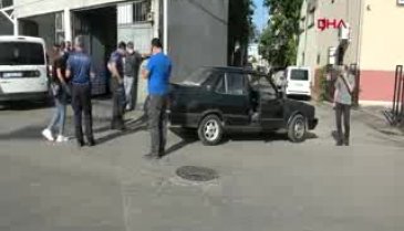 Bursa'da polisin kovaladığı terk edilen otomobilden uzun namlulu silah çıktı