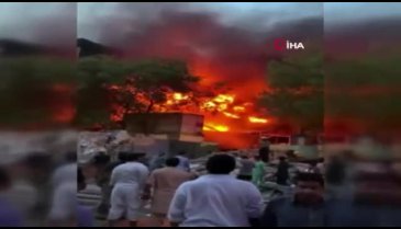 Pakistan'da 4 fabrika küle döndü