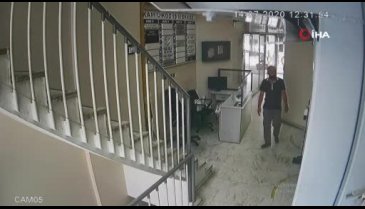 Bursa'da eliyle koymuş gibi cüzdanı alıp kaçtı