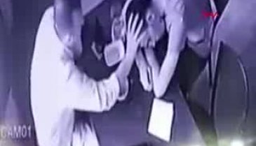 Arkadaşının cüzdanını çalan şüpheli kamerada