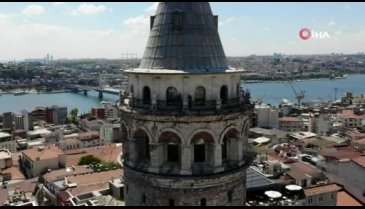 Ebabil kuşları için Galata Kulesi'nin etrafındaki iskele demirleri söküldü
