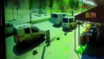 Hafriyat kamyonu caddeyi savaş alanına çevirdi