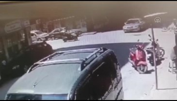 Bursa İnegöl'de otomobille çarpışan motosiklet sürücüsü yaralandı