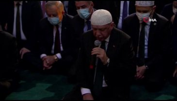 Cumhurbaşkanı Erdoğan namaz öncesi Kur'an-ı Kerim okudu