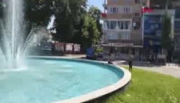 Bursa'da çocukların süs havuzunda tehlikeli eğlencesi