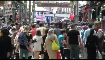 Bursa'da maskesiz ve sosyal mesafesiz bayram alışverişi - 2