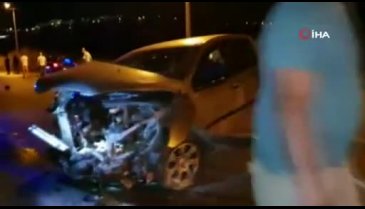 Bursa'da iki otomobil kafa kafaya çarpıştı
