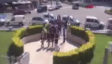 Husumetli esnafların meydan savaşı kamerada