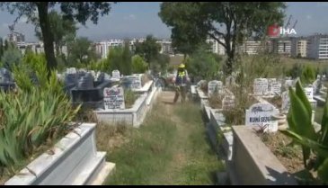 Bursa'da mezarlıklarda bayram temizliği