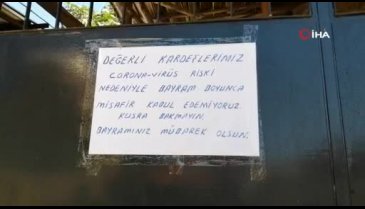 Evinin kapısına astığı yazıyla misafirleri geri çevirdi