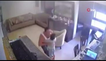 Lübnanlı babanın patlama anında oğlunu korumaya çalıştığı anlar