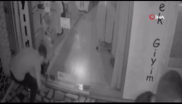 Bursa'da giyim mağazasına giren hırsız güvenlik kameralarını unuttu