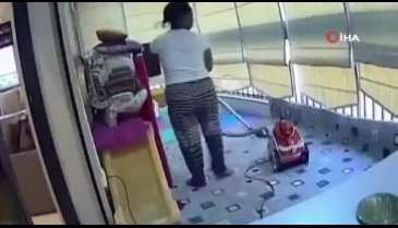 Beyrut'taki patlama sırasında Afrikalı kadından duygulandıran hareket
