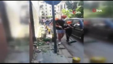 Beyrut'ta halk sokakları kendi imkanlarıyla temizliyor