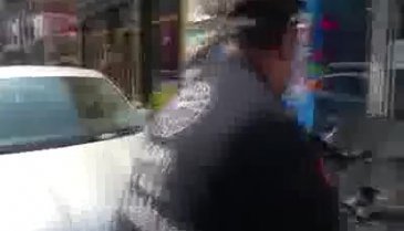 Bursa'da sokakta darbedilen kadın banka şubesine sığındı