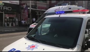 Bursa'da sokakta darbedilen kadın banka şubesine sığındı - 1