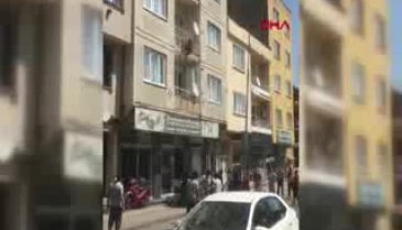 Bursa'da balkondan atlayan kadın, çevredekilerin kaldırıma koyduğu yatağa düştü