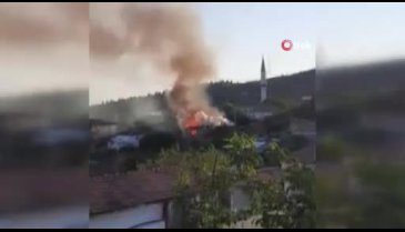 Bursa'da 150 yıllık tarihi ev kül oldu