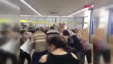 30 kuruşluk kavanoz kapağı için birbirlerine girdiler