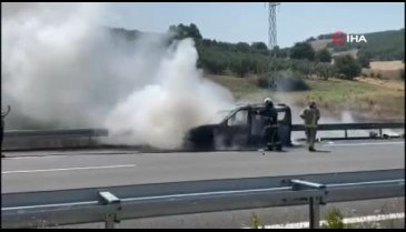 Bursa'da sıcak hava otomobili küle döndürdü