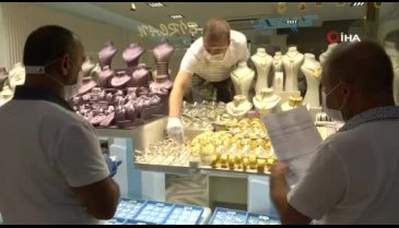 Bursa'da sınava giren kuyumcular: "Aldanmamak için belgeli kuyumculardan alışveriş yapın"