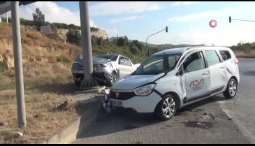 Bursa'da çarpışan araçlar refüje çıktı! 3 kişi yaralı