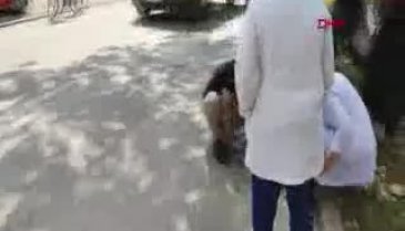 Bursa'da kamyonetin çarptığı yaya yaralandı, çevredekiler film gibi izledi