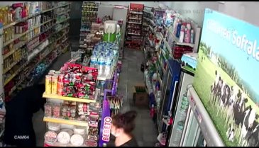 Bursa'da marketten şampuan hırsızlığı kamerada