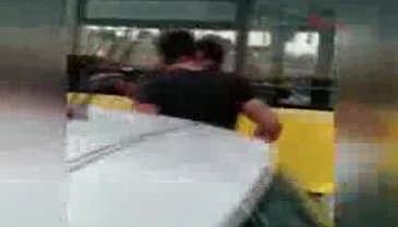 Trafikte kadına saldırı kameraya yansıdı