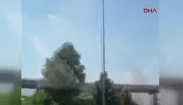 Bursa'da hareket halindeyken yangın çıkan kamyonet, kullanılmaz hale geldi