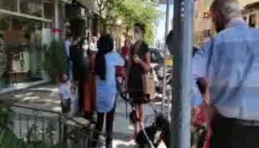 Bursa'da pusetteki bebeğiyle otomobilin çarptığı anne gözyaşlarını tutamadı