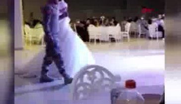 Bursalı uzman çavuş, düğününde damatlık yerine üniforma giydi