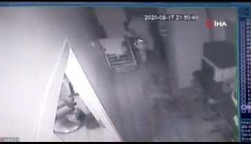 Berbere giren bıçaklı soyguncu kıskıvrak yakalandı