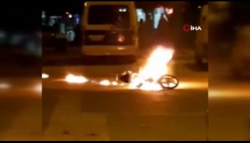 Bursa'da seyir halindeki motosiklet alev alev yandı