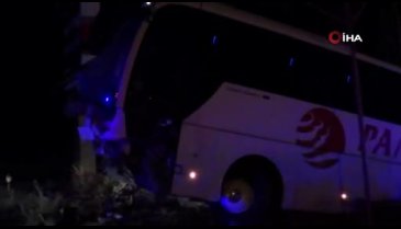 Alanya-Bursa seferini yapan otobüs yoldan çıktı: 30 yaralı