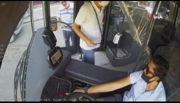 Bursa'da seyir halindeki otobüste maske kavgası