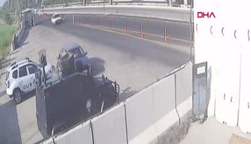 Uygulama noktasındaki polis hamile kadına doğum yaptırdı!