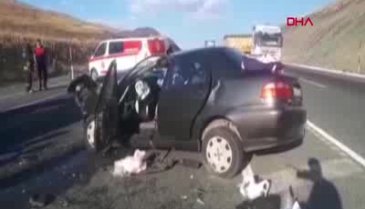 TIR'a arkadan çarptı: 2 ölü, 4 yaralı
