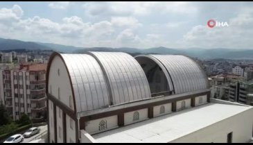 Bursa'da cuma namazında kubbesi açılan camiye büyük ilgi