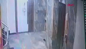 Çocuğun suratına anahtarla vurdu!