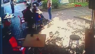 Bursa'da sevgilisi itti, o düz kontak yaptı, o anlar güvenlik kamerasına anbean yansıdı