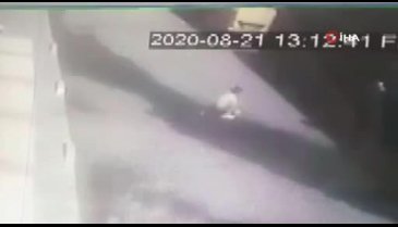 Sokakta oyun oynayan çocuğu otomobil ezdi