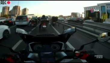 Motosikletliye çarpıp kaçan sürücü trafikte terör estirdi