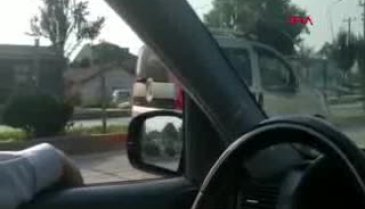 Bursa'da 3 çocuğun elektrikli bisikletle tehlikeli yolculuğu kamerada