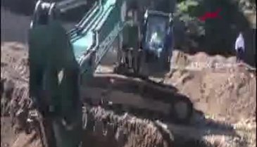 Bakan Pakdemirli, Giresun'da ekskavatör kullandı